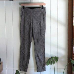 Violets & Roses Gray Patterned Pull-on Skinny Pants - 8/29